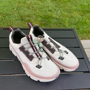 ON Running Women’s size 10 NWT